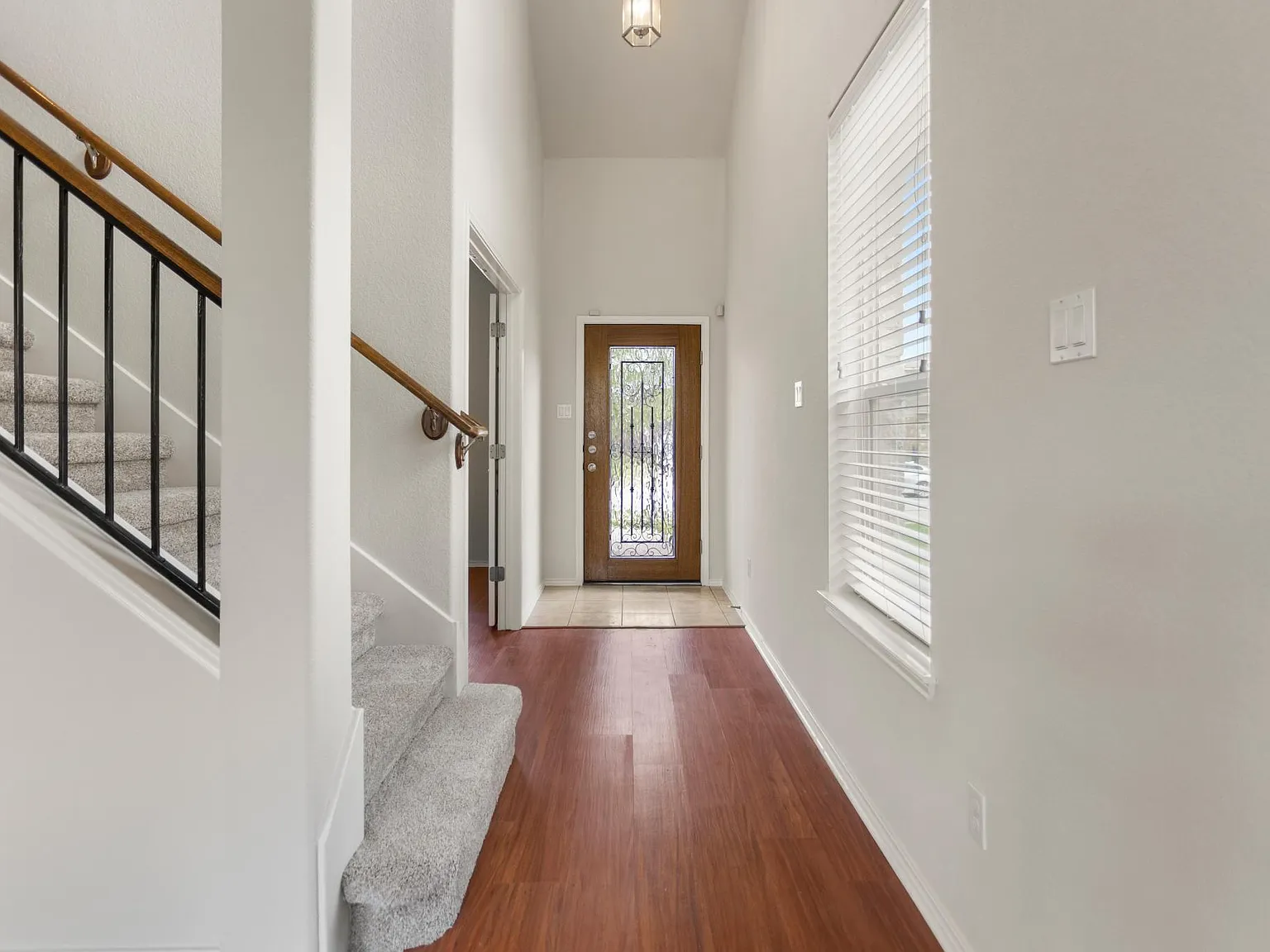 3 bed, 2.5 bath, 1956 sqft, $2,550 — Photo 3