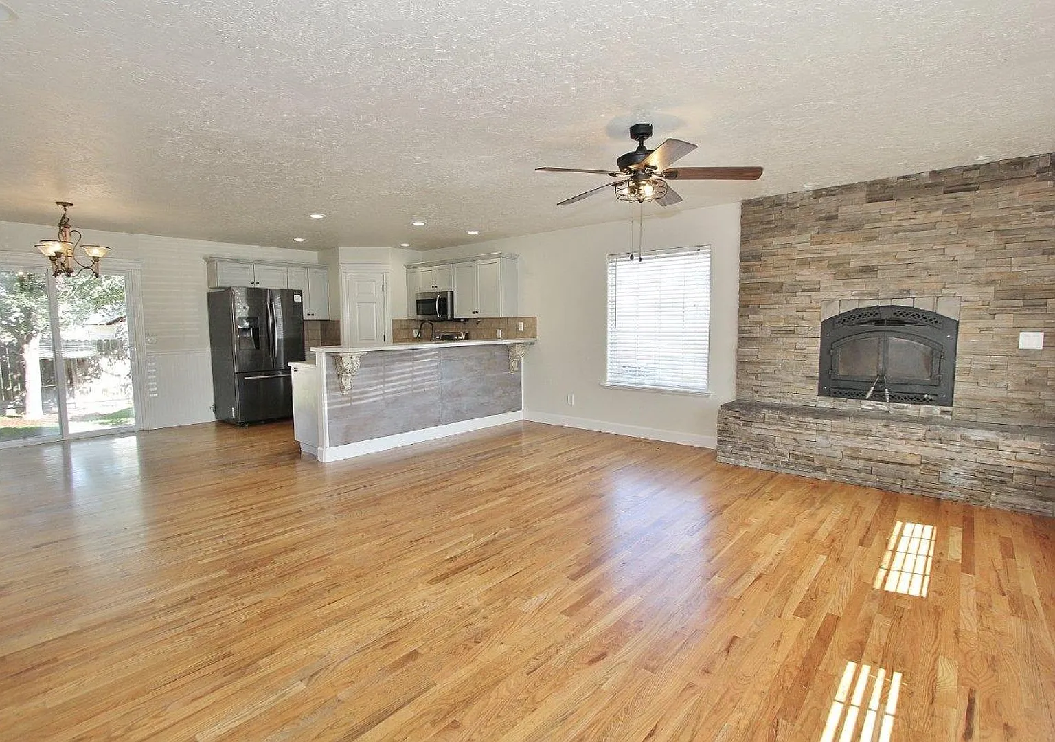 Spacious Home Nestled on Cul-de-Sac — Photo 2