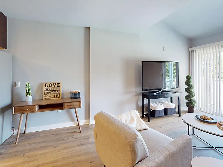 2301 Lincoln Ave — Photo 5