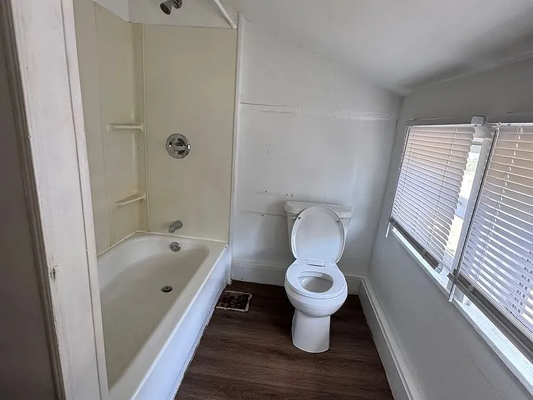 1010 Elm St — Photo 7