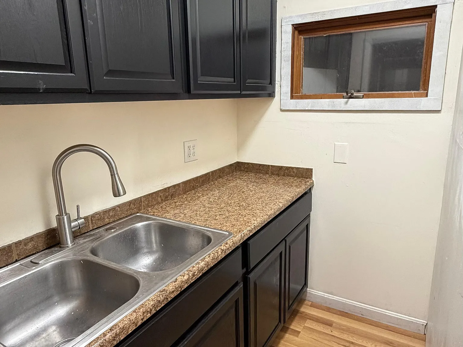 4 bed, 1185 sqft, $2,300 — Photo 3