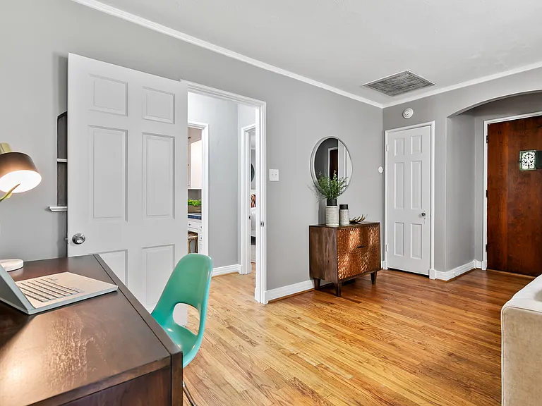 4206 Somerville Ave — Photo 4