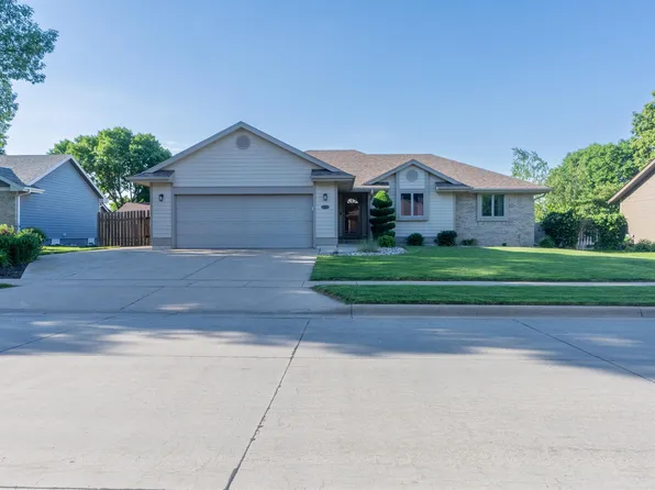 810 E 21st St, Yankton, SD 57078