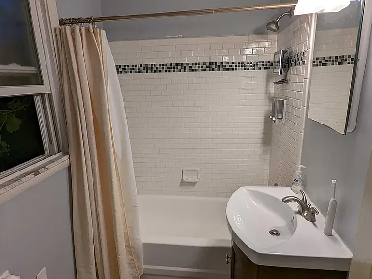 957 Flemington St — Photo 9