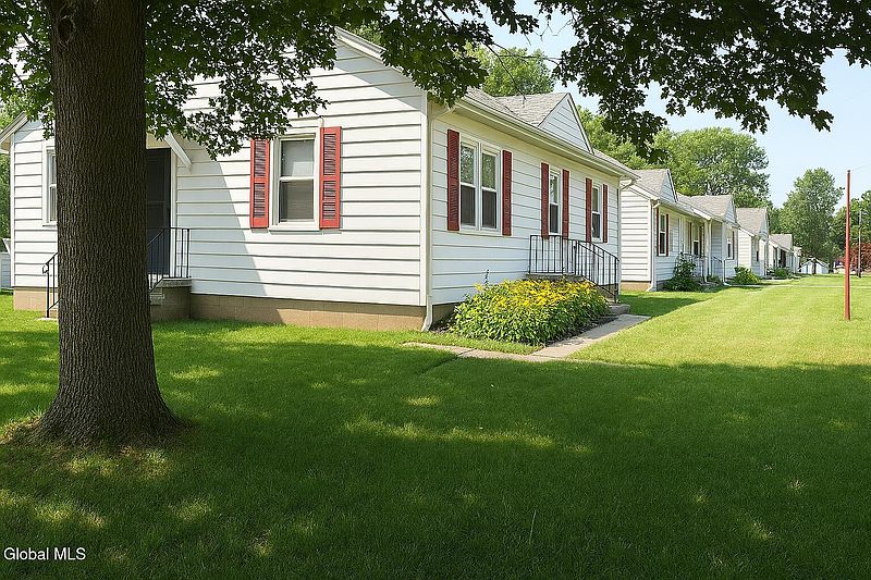 2nd image of 1016 Mann Avenue