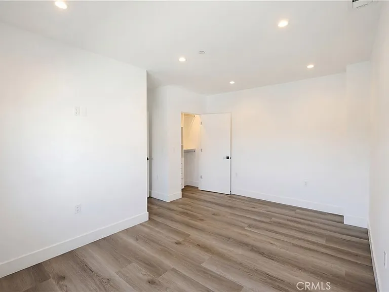 21721 Hart St — Photo 13