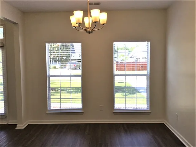 1425 Gemstone Blvd — Photo 3