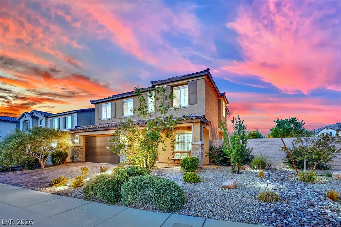 4 bed, 2.5 bath, 2709 sqft, $3,900 — Photo 1
