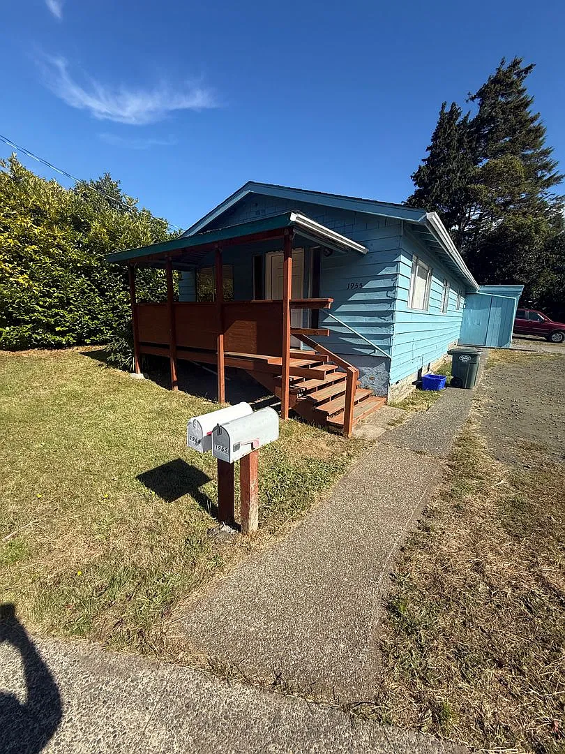 Spacious 3-Bedroom with Covered Storage in North Bend — Photo 2