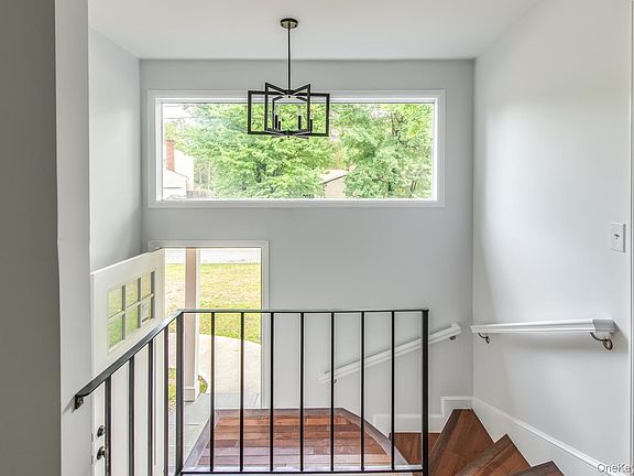 3rd image of 33 Horizon Hill Drive