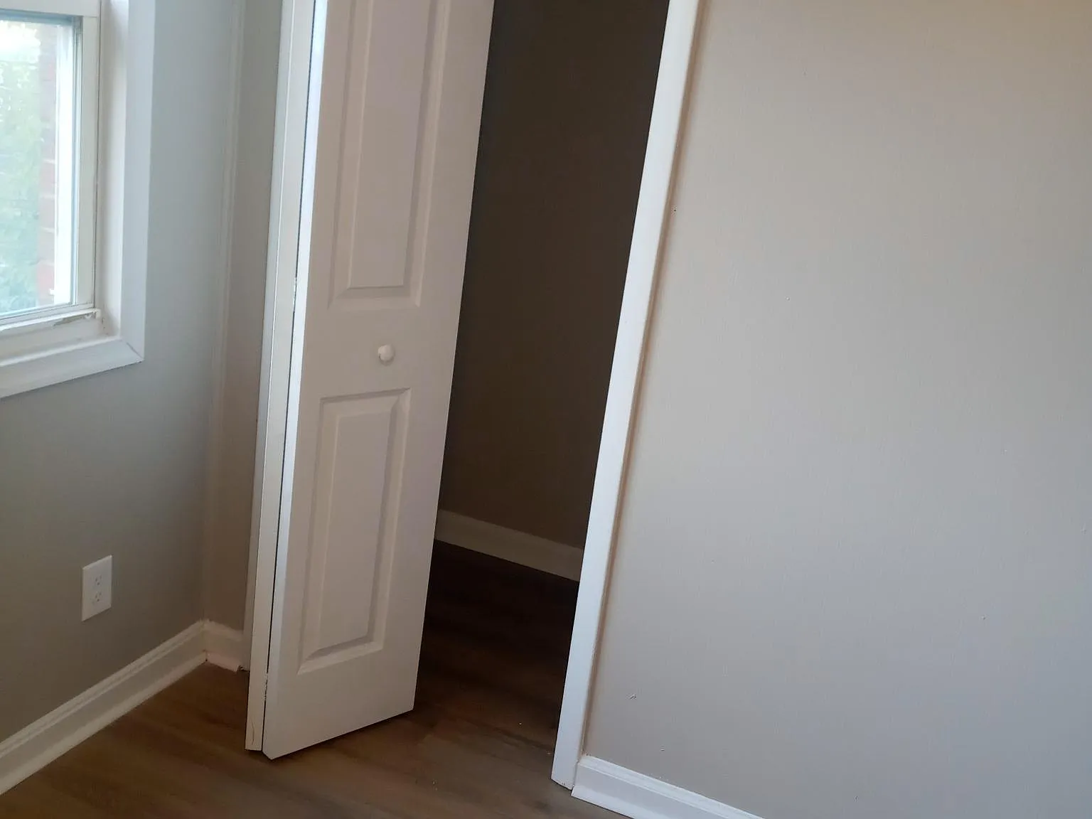 429 Caledonia Ave — Photo 2