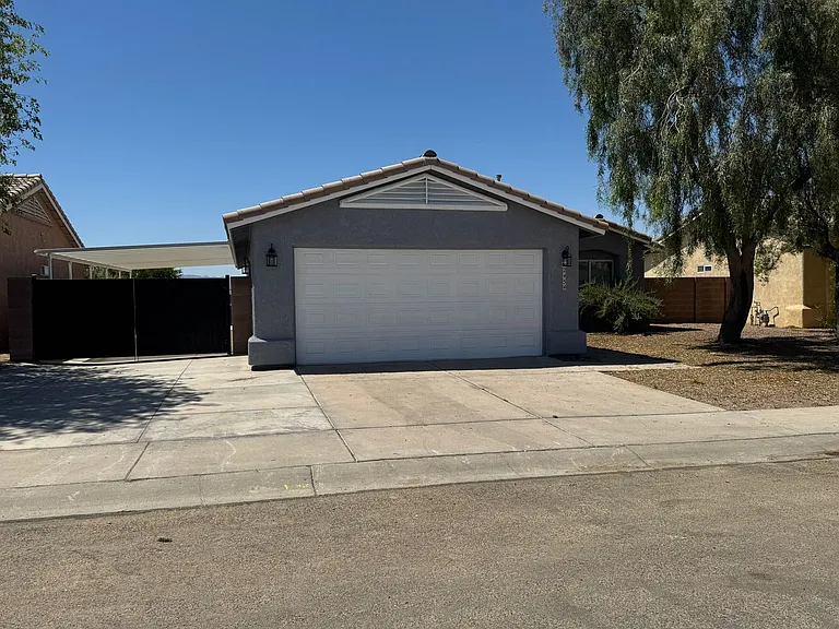 2454 E Saguaro Dr — Photo 2