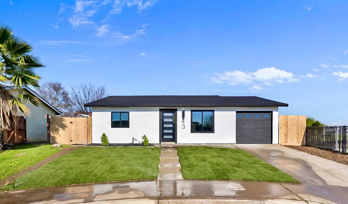 43 Skylark St photo 1