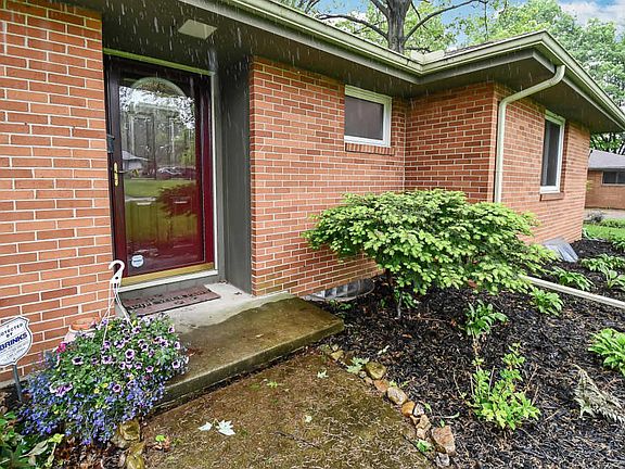 4th image of 923 Marland Dr S