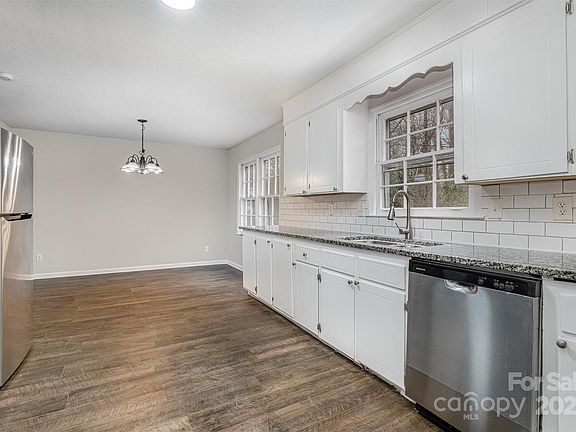 5th image of 1024 Eaglewood Ave