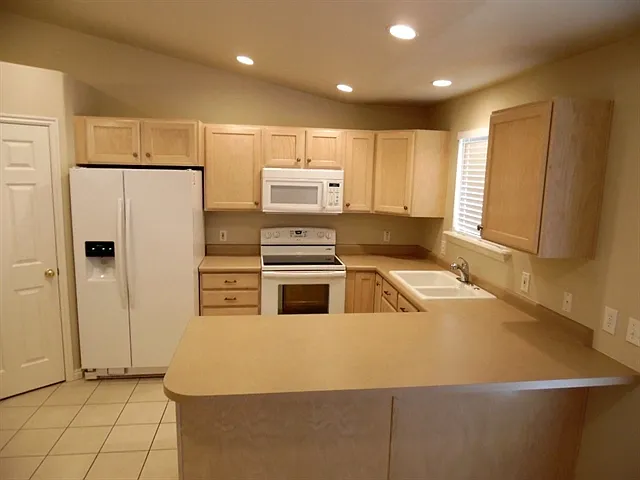 5763 W Sunbright Ln — Photo 3