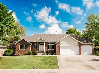 406 S Cedarbrook Dr, Monett, MO 65708