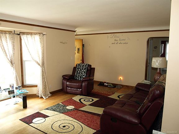 4th image of 94 Canfield Dr