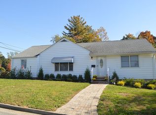 10 Frances Ct, Red Bank, NJ 07701