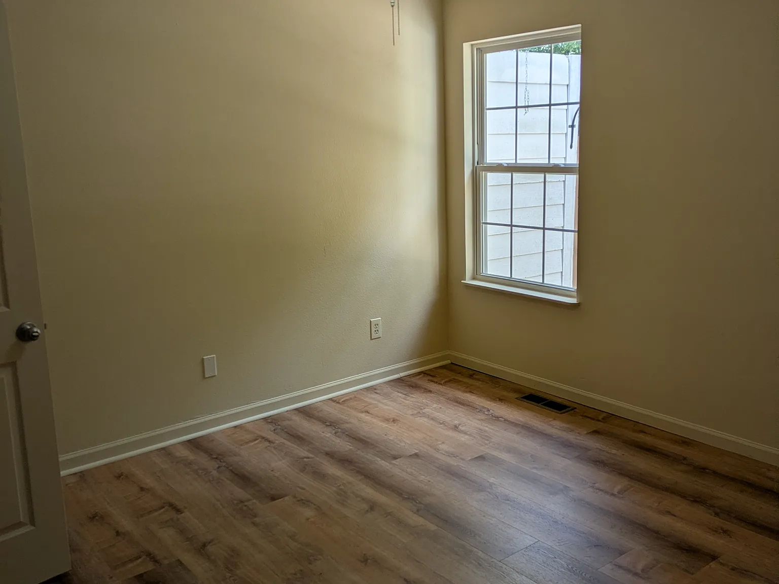 2 bed, 1200 sqft, $1,500 — Photo 4