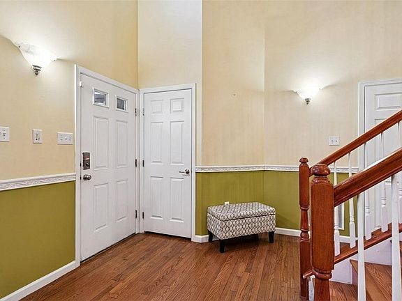 3rd image of 504 Azalea Ln