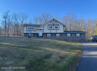 122 Deep Woods Ln, Stroudsburg, PA 18360