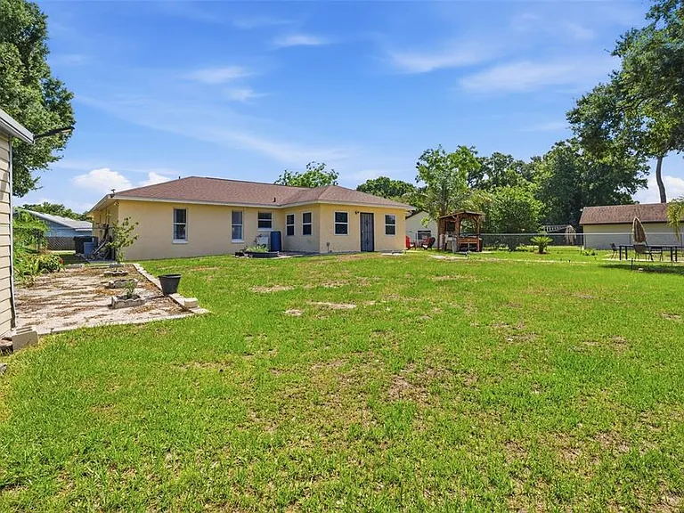 1011 Winifred Way — Photo 26