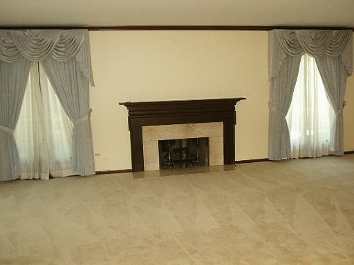 4th image of 9701 Oak Ln
