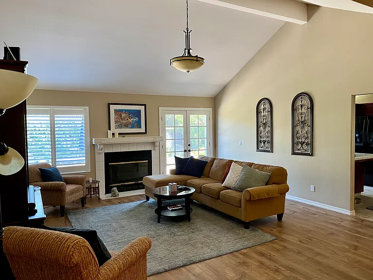 1174 E Kenosha Ave — Photo 1