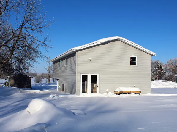 271 1st St, Roscoe, MN 56371