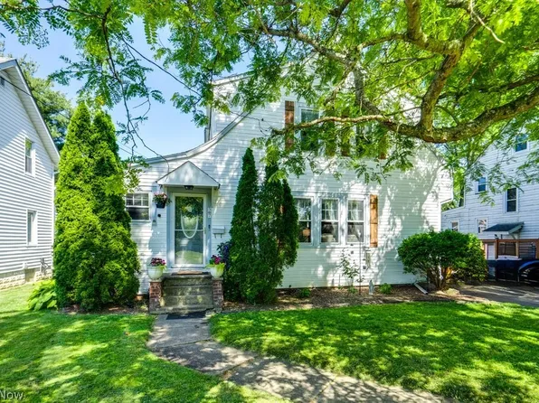 27 W 8th St, Newton Falls, OH 44444