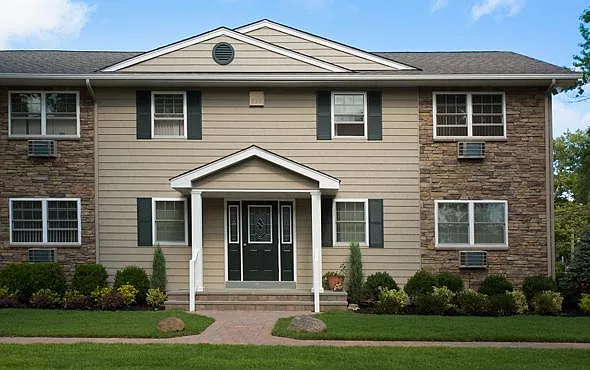 Fairfield Townhouses at Babylon Village