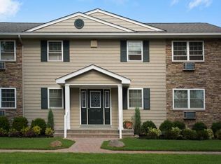 Fairfield Townhouses at Babylon Village, Babylon, NY 11702