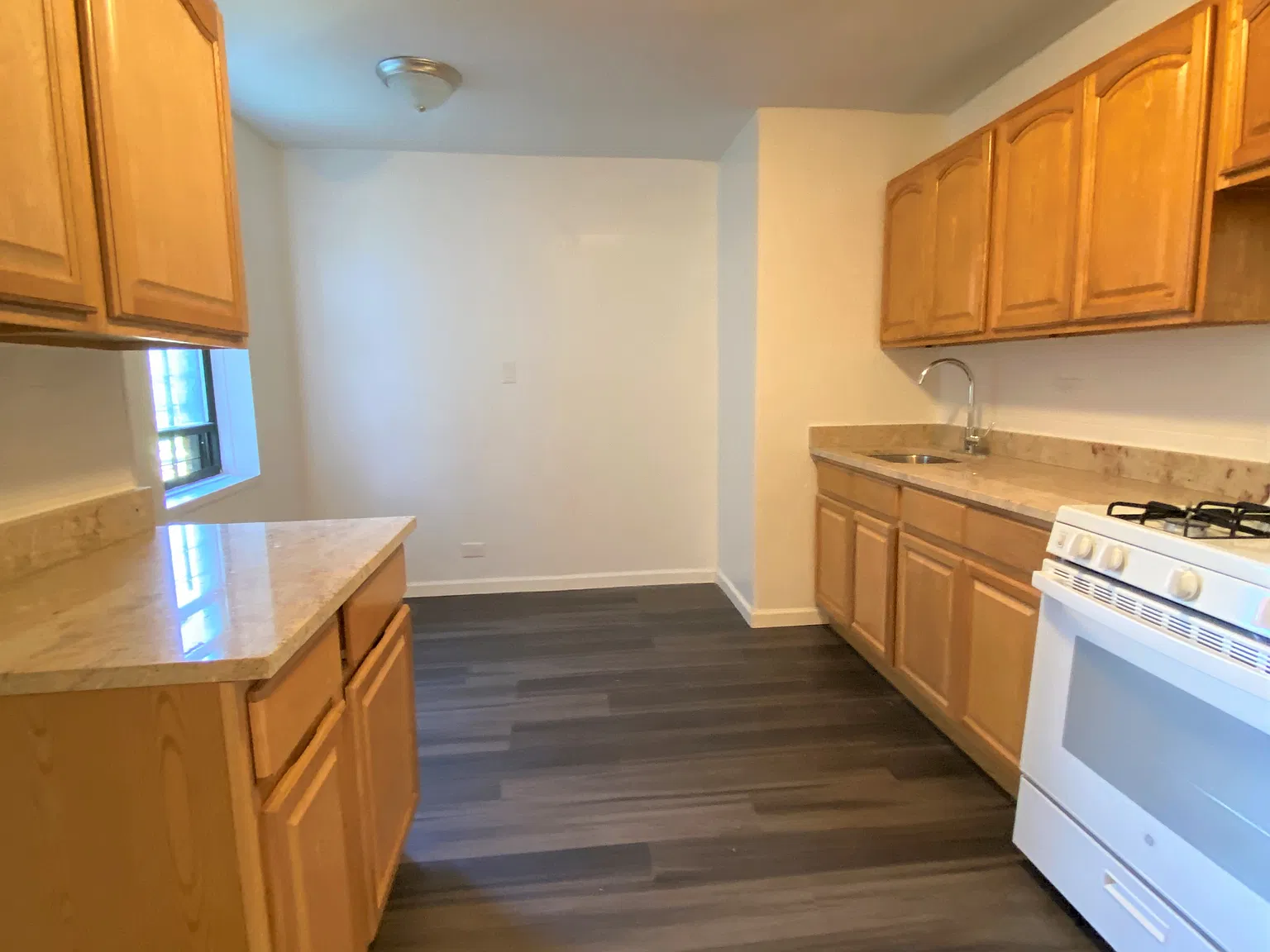 3 bed, 875 sqft, $2,850 — Photo 4