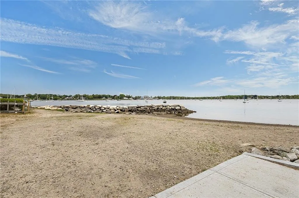4 bed, 2.0 bath, 1610 sqft, $3,800 — Photo 1