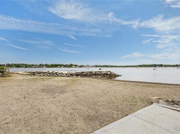 484 Thames St, Bristol, RI 02809