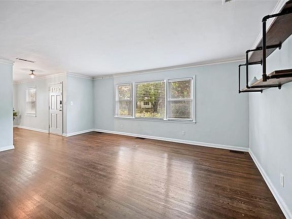4th image of 2654 Elsinore St