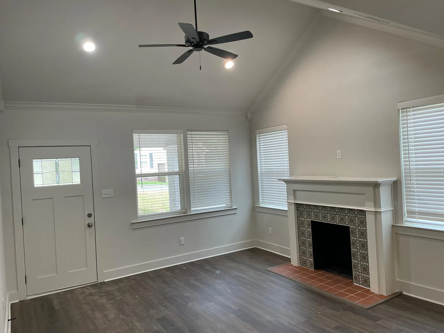 2 bed, 1036 sqft, $1,495 — Photo 2
