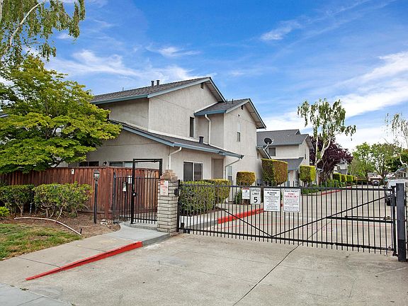 4th image of 595 Blossom Way #11