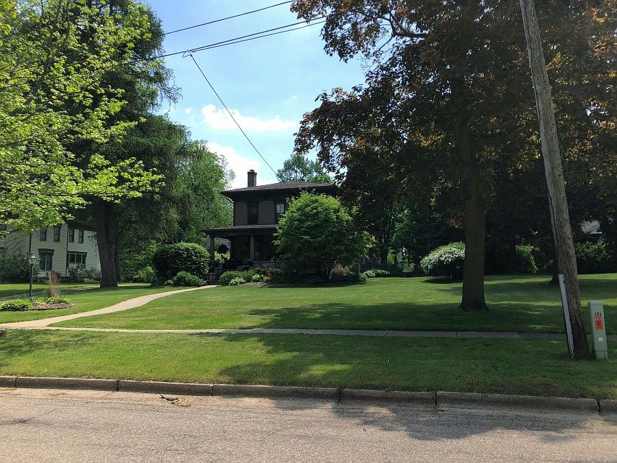 2nd image of 527 W Bridge St