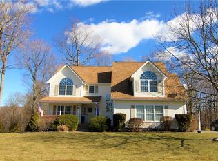 189 Roosevelt Dr, Poughquag, NY 12570