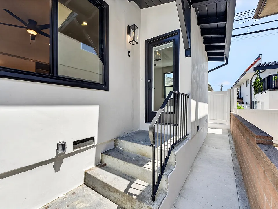 227 Avenida Serra #C