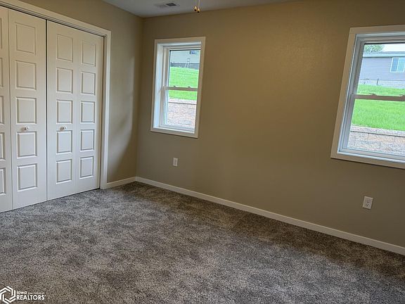 5th image of 903 Iowa Dr