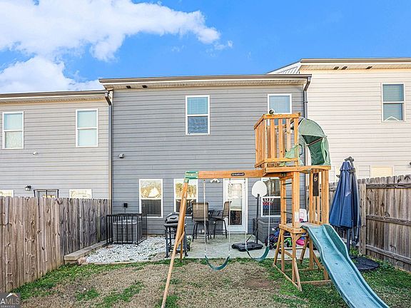 3rd image of 5526 Donerail St