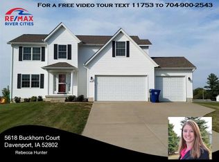 5618 Buckhorn Ln, Davenport, IA 52802