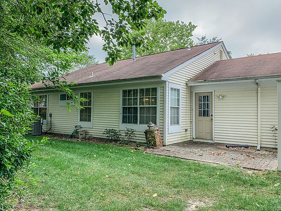 5th image of 1002B Thornbury Ln