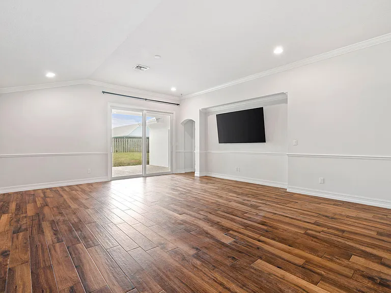 17735 Carver Ave — Photo 13