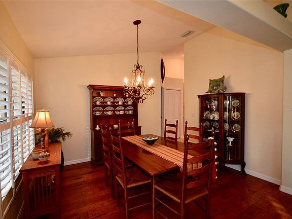 4th image of 1080 Oak Landing Dr