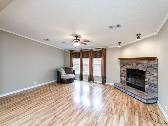 3rd image of 293 Black Oak Dr
