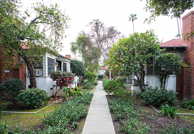 1803 Huntington Dr — Photo 1